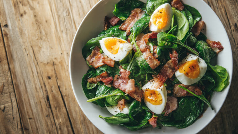 Spinach Salad with Bacon and Eggs Delight